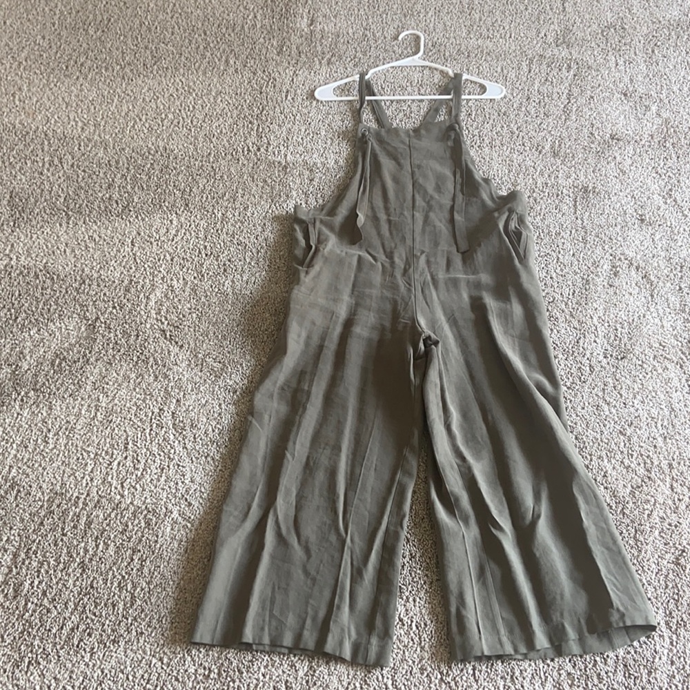 NWOT * Polly Olive Color Overhauls in Size 8
